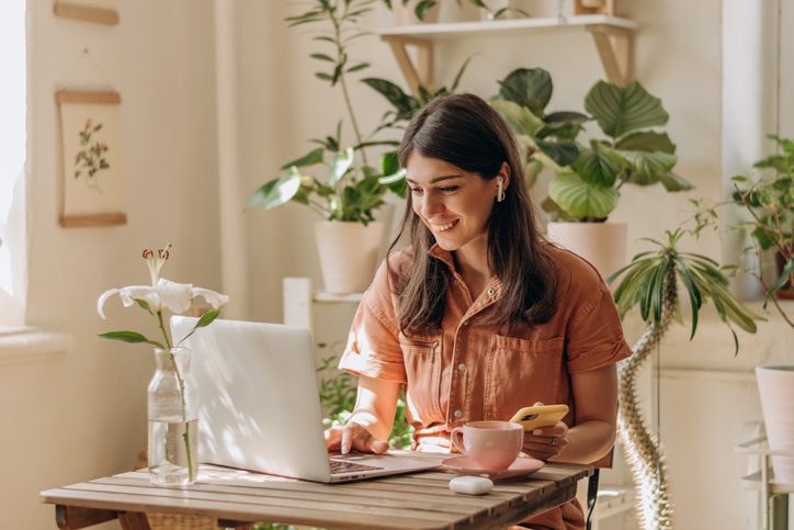 12 tips to Help You Not Go Crazy While Working From Home 